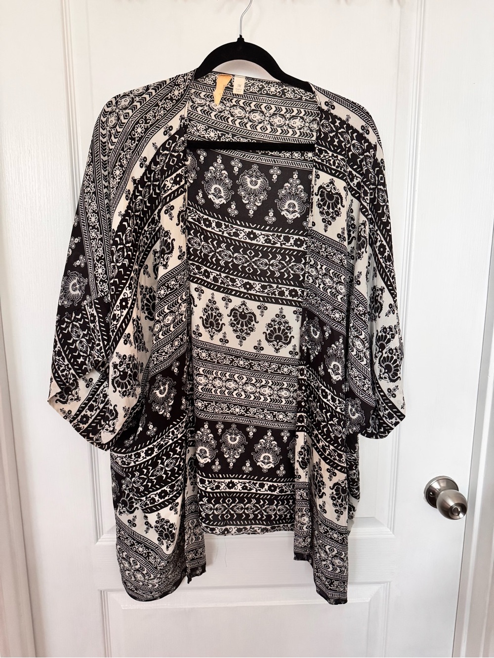 Francesca's Collections Black and White Patterned Kimono
